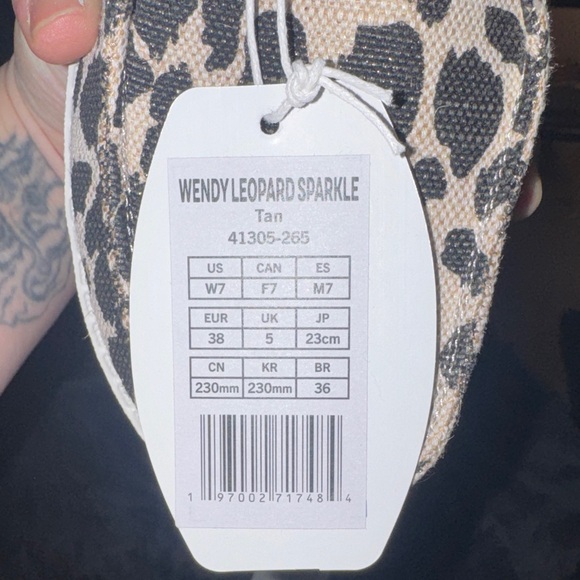 Hey Dude Women’s Tan and Black Moccasins - Picture 4 of 6